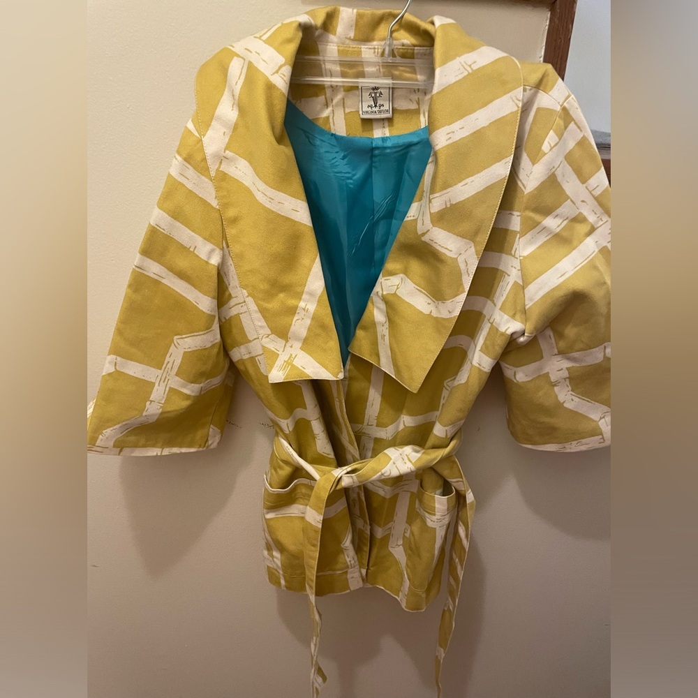 Fabulous Yellow Green Bamboo print jacket with pockets and tie. Size medium